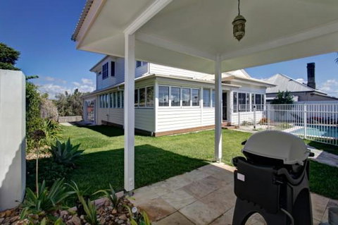 Away On Seaview Street - ACT Tourism 3