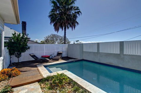 Away On Seaview Street - ACT Tourism 2