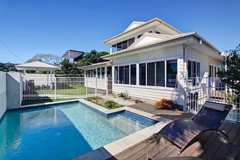 Away On Seaview Street - ACT Tourism 1