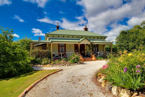 B & B At Winterbrook - ACT Tourism 0