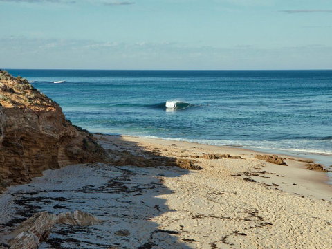 Back Beach Hideaway - ACT Tourism 1