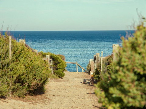 Back Beach Hideaway - ACT Tourism 3