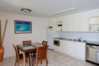 Baden 50 - Rainbow Shores Swimming pool walk to beach tropical surroundings