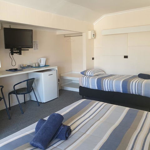 Bamboo Motor Inn - ACT Tourism 3