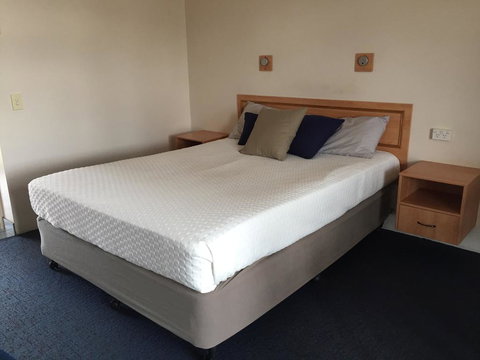 Banana Hotel Motel - ACT Tourism 2