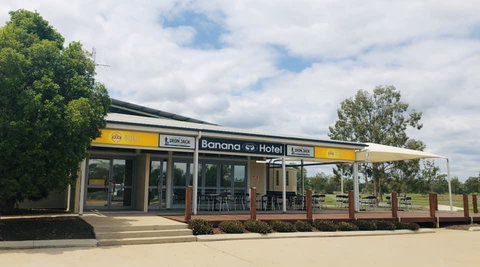 Banana Hotel Motel - ACT Tourism 0