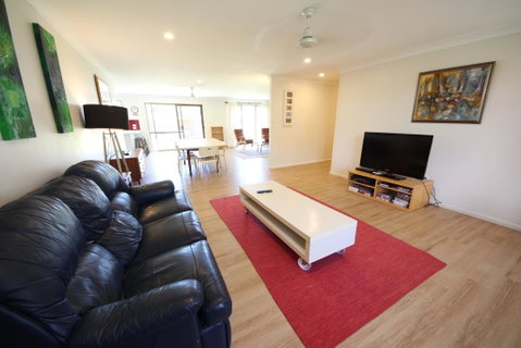 Barefoot Bungalow At Hat Head - ACT Tourism 0