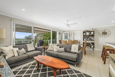 Barefoot Top Floor, 32 Skyline Crescent, Crescent Head - ACT Tourism 2
