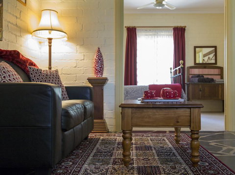 Battunga Bed And Breakfast - ACT Tourism 1