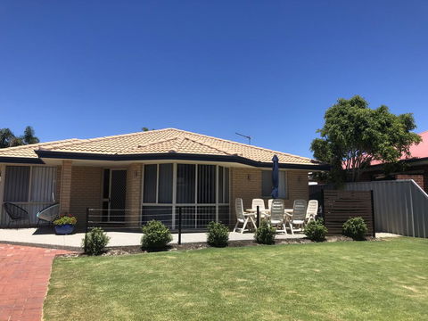 Beach House By The Bay - ACT Tourism 1