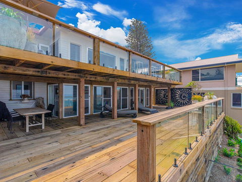 Beach Shack On Main Yamba Magnificent Views Photos Available Shortly Free WiFi - ACT Tourism 3