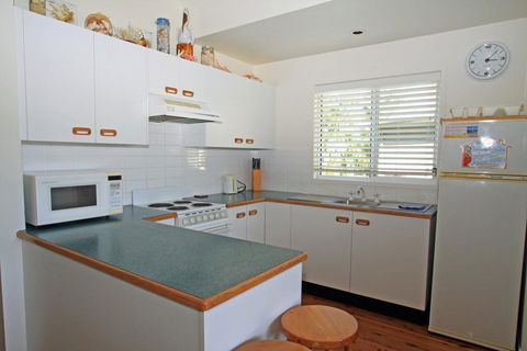 Beach Shack On The Lagoon - ACT Tourism 3