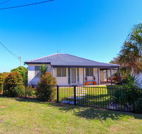 Beach Side Cottage At Blacksmiths - ACT Tourism