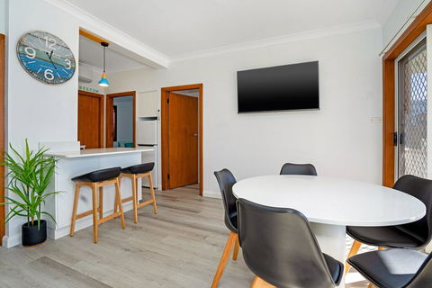 Beachcomer, Unit 2 - The Entrance, NSW - ACT Tourism 2