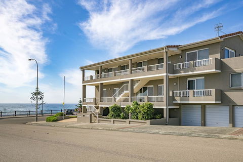 Beachcomer, Unit 2 - The Entrance, NSW - ACT Tourism 0