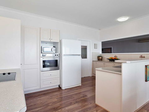 Beached Inn' 93 Foreshore Drive - Spacious Beach Front House - ACT Tourism 2