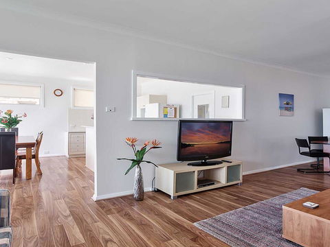 Beached Inn' 93 Foreshore Drive - Spacious Beach Front House - ACT Tourism 3