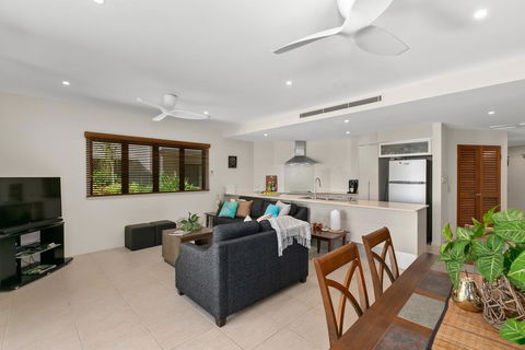 Beachfront Apartment With Ocean Views - ACT Tourism 3