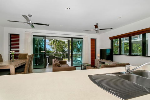Beachfront Apartment With Ocean Views (4) - ACT Tourism 3