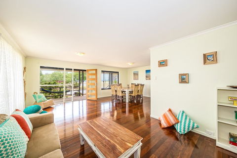 Beachfront At Bribie 2 Puppy Friendly - ACT Tourism 2