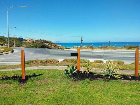 Beachfront Living! - ACT Tourism 1