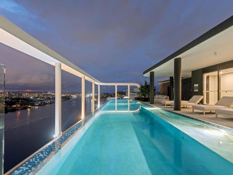Rivello Apartments - Free Secure Car Park, 6km To City, Ferry Terminal, Eat Street, Rooftop Pool, Sauna, Portside Dinning - ACT Tourism 0
