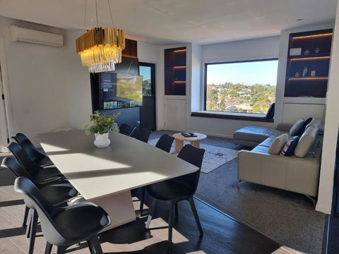 RESIDENTIAL 4 BEDROOM House - ACT Tourism 0