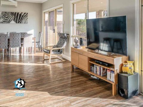 Renovated Beautiful Holiday Home With A Private Beach & Stunning Views! - ACT Tourism 2