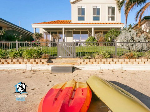 Renovated Beautiful Holiday Home With A Private Beach & Stunning Views! - ACT Tourism 1