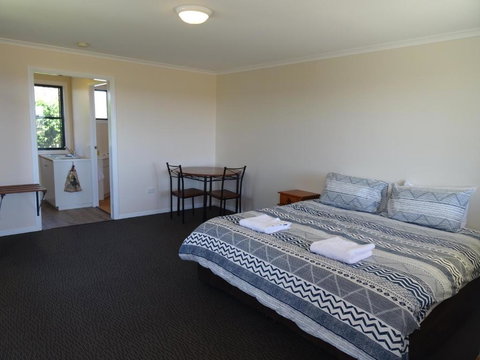 Redgate Country Cottages - ACT Tourism 0