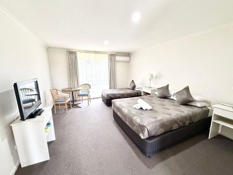 Redgum Motel - ACT Tourism 2