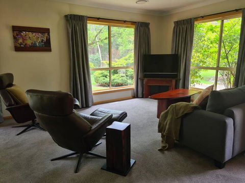 REDGUM RETREAT BRIGHT - Luxury Spa Villa - ACT Tourism 2
