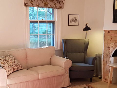 Redruth - 2 Bedroom Cottage Situated In Wandiligong - ACT Tourism 2