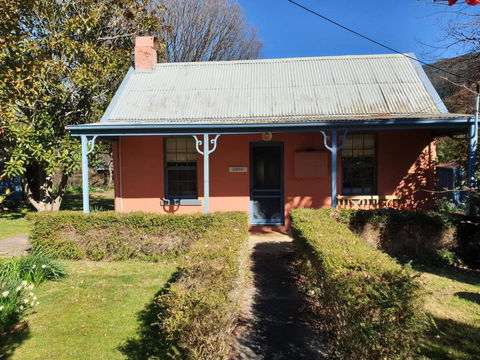 Redruth - 2 Bedroom Cottage Situated In Wandiligong - ACT Tourism 0
