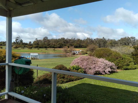 Redtail Ridge Cottages - ACT Tourism 0