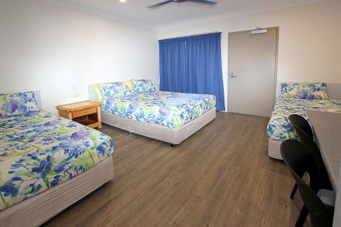 Reef Gardens Motel - ACT Tourism 0