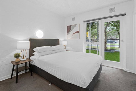 Refined 1-Bed Apartment With Garden Access - ACT Tourism 3