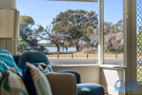 Relax At Dawesville Estuary - ACT Tourism 1