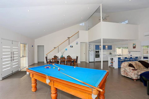 Relax At Falcon By The Bay - ACT Tourism 0