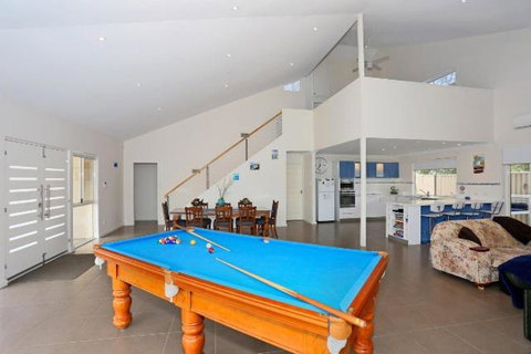 Relax At Falcon By The Bay - ACT Tourism 1