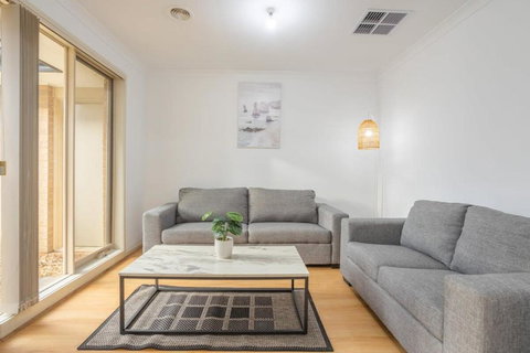 Relaxing Family Home In The Heart Of Tarneit - ACT Tourism 2