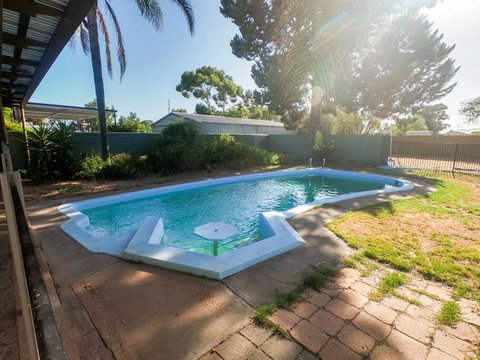 Renovated 3BD With Pool And Spa Bath - ACT Tourism 0