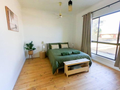Renovated 3BD With Pool And Spa Bath - ACT Tourism 3