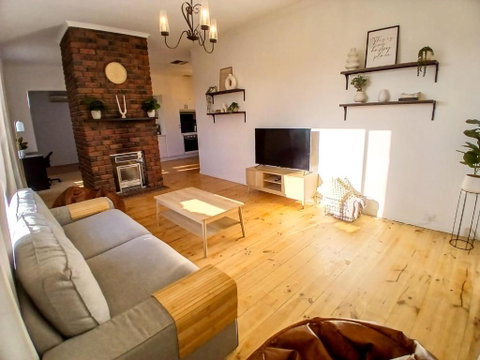 Renovated 3BD With Pool And Spa Bath - ACT Tourism 2
