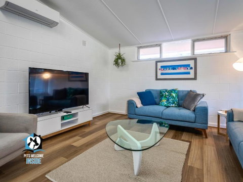 Renovated 3BR One Street To Beach - ACT Tourism 0