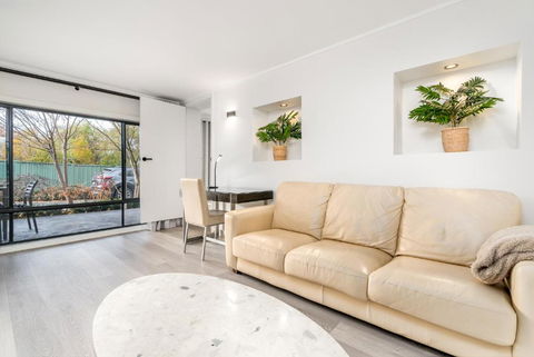 Renovated Townhouse Close To The CBD And Schools - ACT Tourism 1