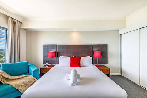 Resort Style King Pad With Sparkling Sea Views - ACT Tourism 3