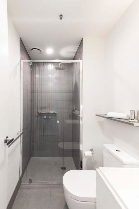 Resort Style Living 2 Bed Apt With Pool BBQ - ACT Tourism 2
