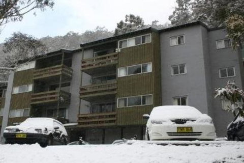 Retro 2 Bedroom Apartment - ACT Tourism 1