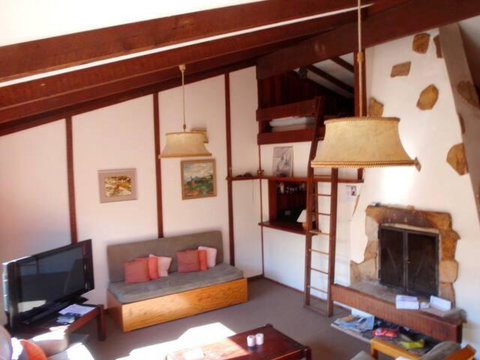 Retro 2 Bedroom Apartment - ACT Tourism 0